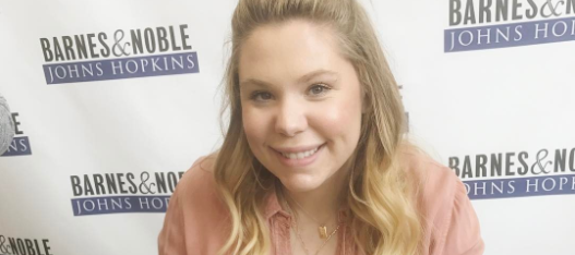 kailyn lowry smiling at book signng