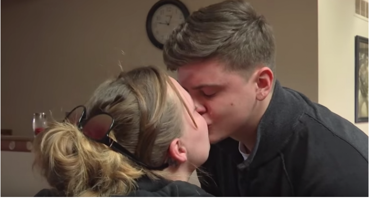 catelynn and tyler kiss while crying