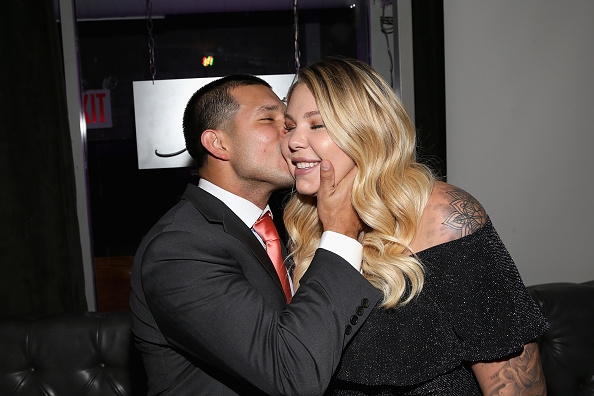 javi kissing kailyn on the cheek