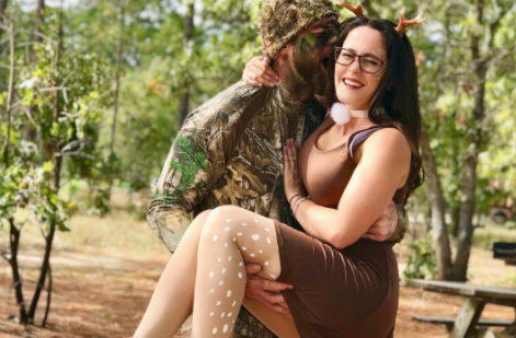 Fans Outraged by Jenelle’s Gun Photoshoot After School Shooting